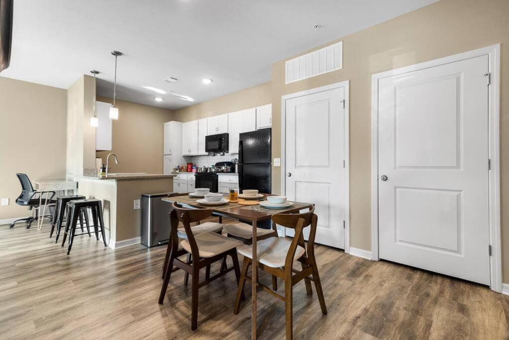 Elegant 1Br/1Ba Condo With Pool, Gym And Laundry Melbourne Extérieur photo