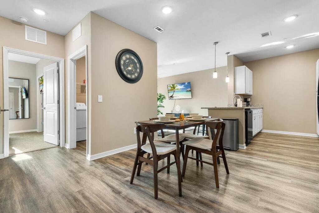 Elegant 1Br/1Ba Condo With Pool, Gym And Laundry Melbourne Extérieur photo