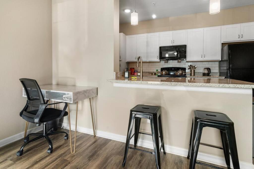 Elegant 1Br/1Ba Condo With Pool, Gym And Laundry Melbourne Extérieur photo