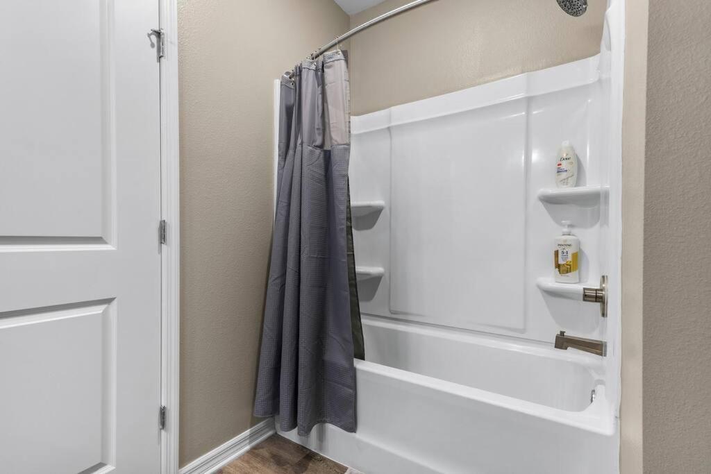 Elegant 1Br/1Ba Condo With Pool, Gym And Laundry Melbourne Extérieur photo