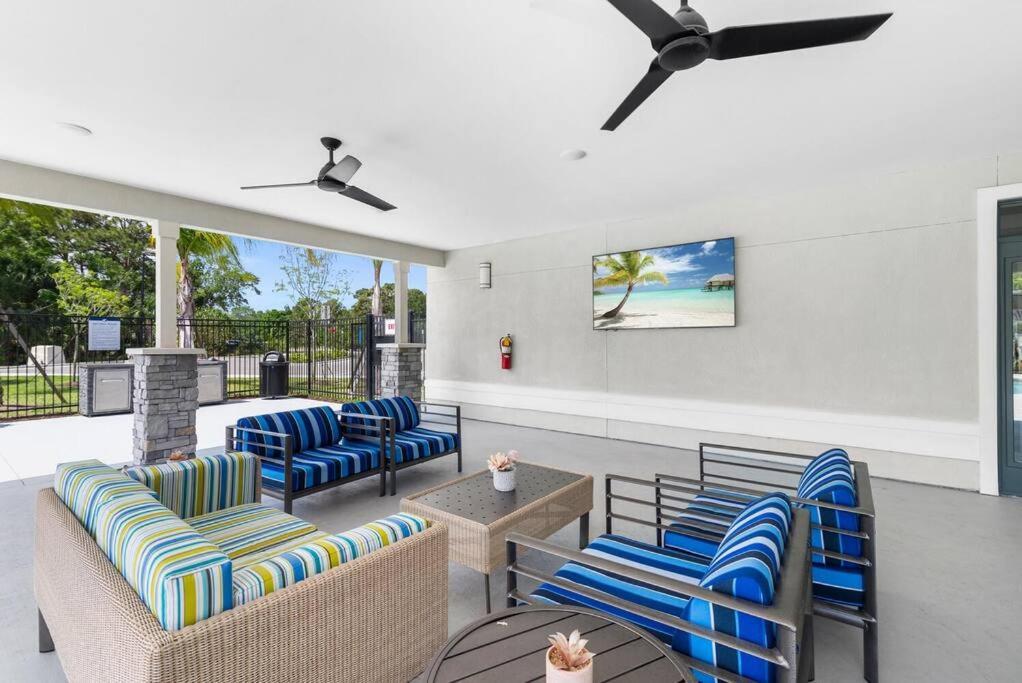 Elegant 1Br/1Ba Condo With Pool, Gym And Laundry Melbourne Extérieur photo